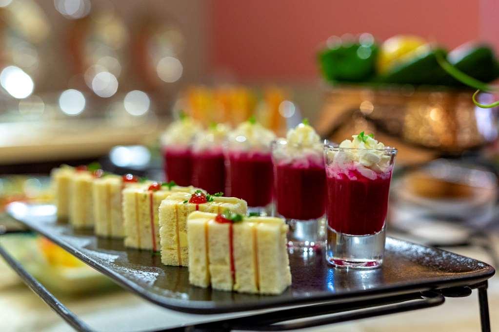 Four Points By Sheraton Production City, Dubai Restaurant photo