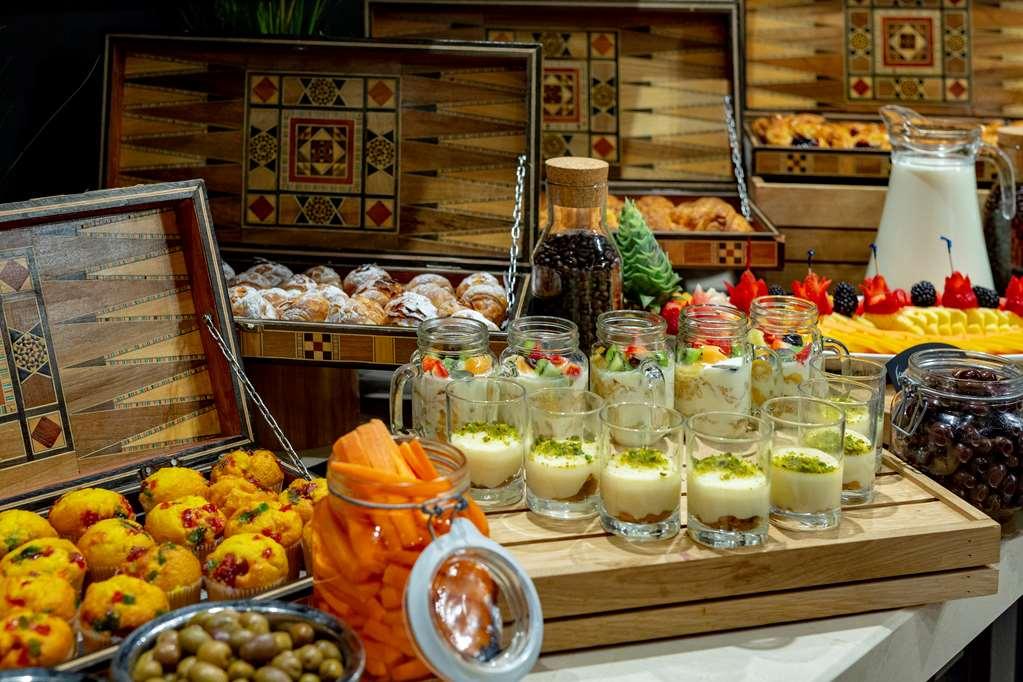 Four Points By Sheraton Production City, Dubai Restaurant photo