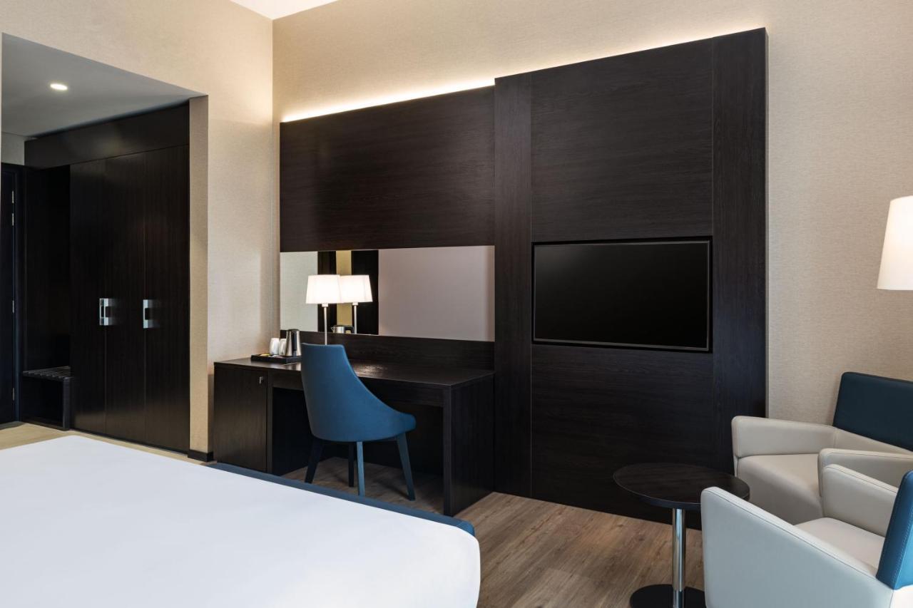 Four Points By Sheraton Production City, Dubai Exterior photo